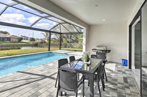 Relaxing Canalside Oasis With Lanai And Backyard!