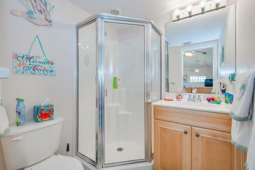 Manatee Haven - Upscale Beach View Home With Screened-in Pool, Spa And Elevator!