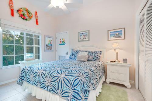 Manatee Haven - Upscale Beach View Home With Screened-in Pool, Spa And Elevator!