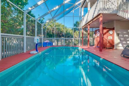 Manatee Haven - Upscale Beach View Home With Screened-in Pool, Spa And Elevator!