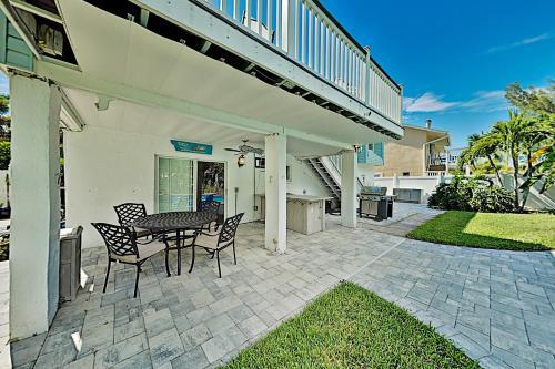 Beautiful Beach Retreat With Private Pool Oasis Home