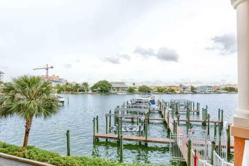 206 Harborview Grande