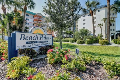 Apartamento New Listing! Beachfront Perch With Pool & Balcony Condo