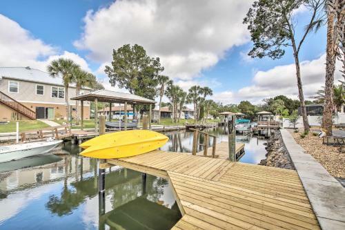 Spacious And Hip Crystal River Home With Dock And Kayaks!