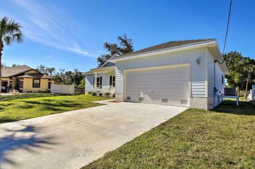Spacious And Hip Crystal River Home With Dock And Kayaks!