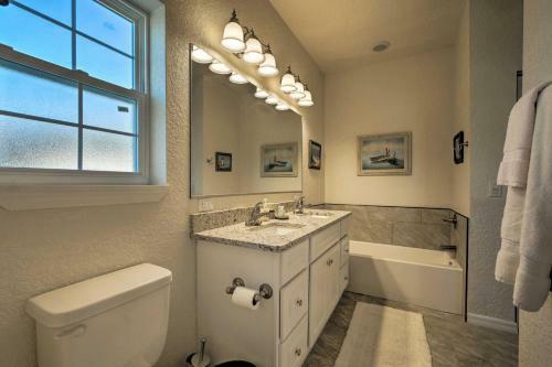 Spacious And Hip Crystal River Home With Dock And Kayaks!