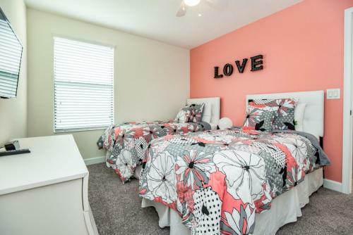 Six-bedroom Apartment 5476