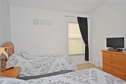 Hampton Lakes 215824