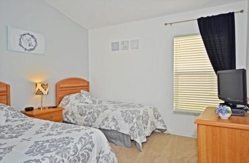 Hampton Lakes 215824