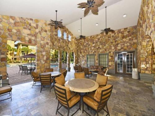 Ground Floor 4 Bedroom 3 Bath Condo Sleeps 10