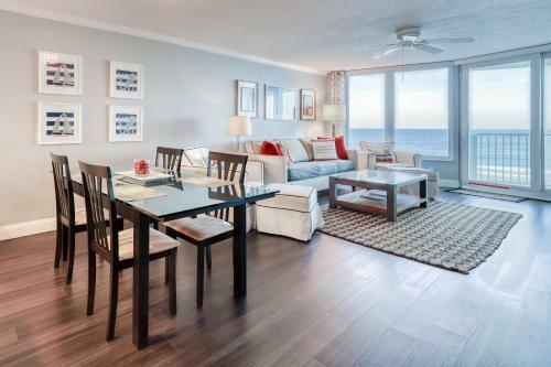 Shores Club - 305