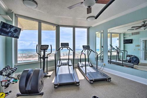 Apartamento Beachfront Condo, Walk To Pier And Dining!