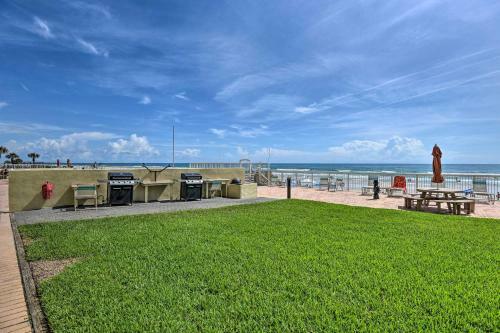 Apartamento Beachfront Condo, Walk To Pier And Dining!