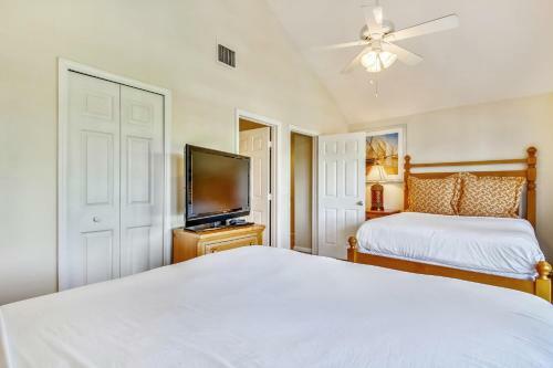 7072 Hawks Cay
