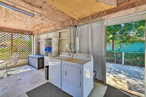 Coastal Oasis With Shared Pool, 2 Mi To Beach!