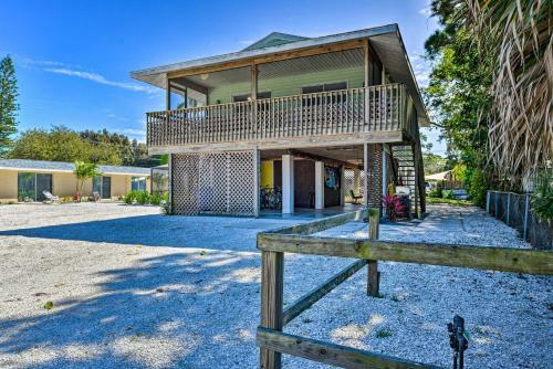 Coastal Oasis With Shared Pool, 2 Mi To Beach!