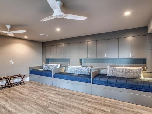 Oceanfront Designer Masterpiece - Rooftop Hot Tub Home