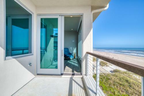 Oceanfront Designer Masterpiece - Rooftop Hot Tub Home