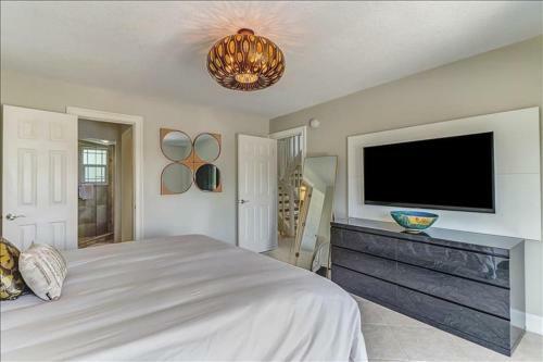 3949 S Fletcher Home