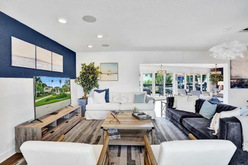 Aqua View Manor