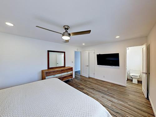 New Listing! Canal-front With Private Pool & Hot Tub Home