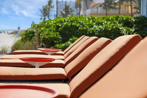 Hotel Ocean Treasure Beachside Suites