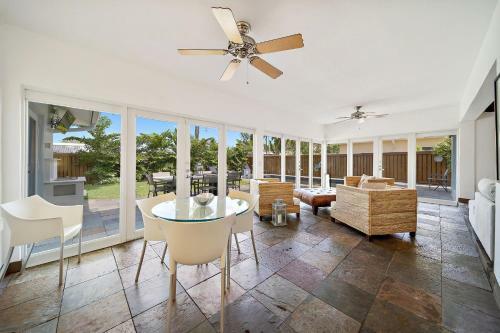 Upscale Modern Beach Home With Saltwater Pool Home
