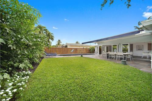 Upscale Modern Beach Home With Saltwater Pool Home