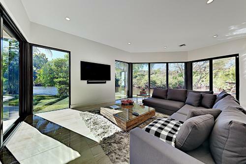 Exclusive Zen Oasis - Smart Pool & Private Beach Home