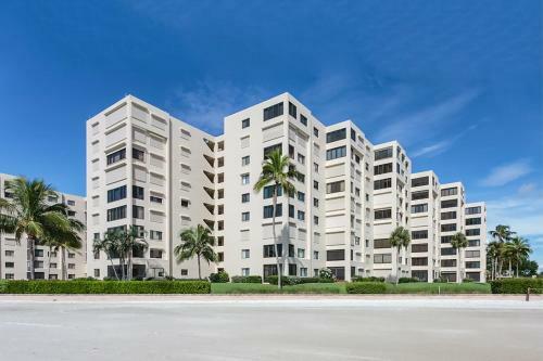 Apartamento Sandarac B610, 2 Bedrooms, Pool Access, Beach Front, Sleeps 4