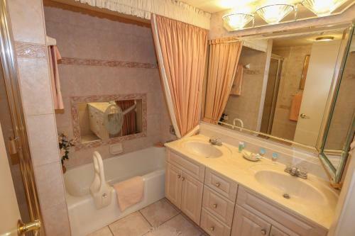 Boardwalk Caper By Distinctive Beach Rentals