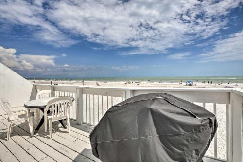 Villa Waterfront Fort Myers Home With Deck, Steps To Beach