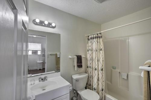 Villa Waterfront Fort Myers Home With Deck, Steps To Beach