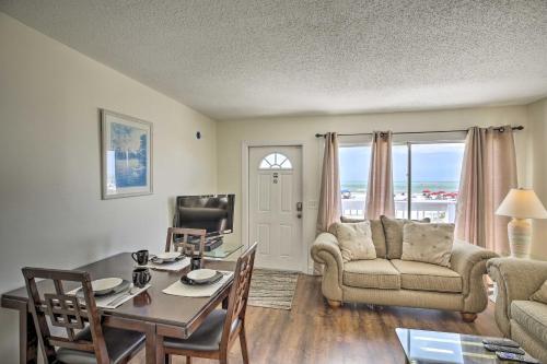 Villa Waterfront Fort Myers Home With Deck, Steps To Beach