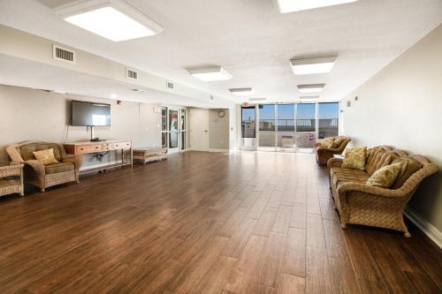 Island Echos 7th Floor Condos