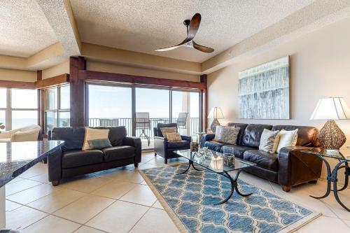 Emerald Towers West Penthouse 6002