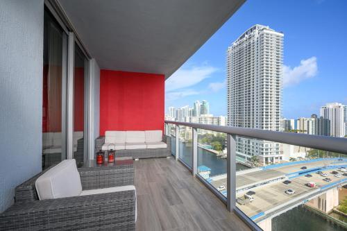 Apartamento New Listing! Luxe Beach Dream With Infinity Pool Condo