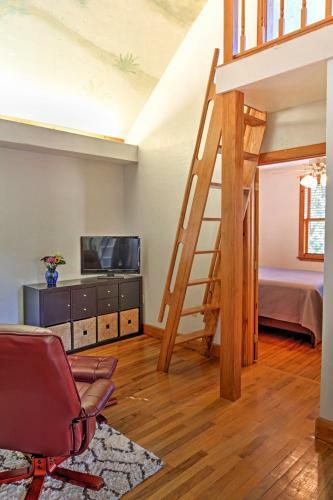 Charming Gainesville Townhome Less Than 2 Mi To University