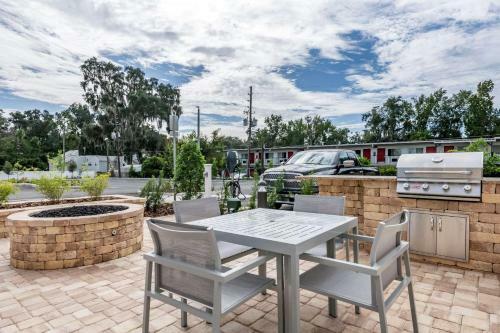 Hotel Comfort Suites Gainesville Near University