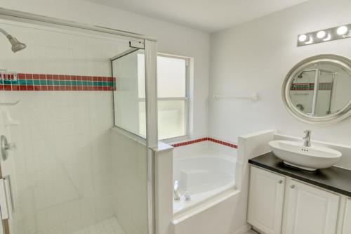 Charming Southern Dunes Home Pool Spa! Home