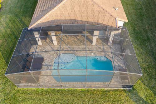 Stunning 4 Bd Single Family W/ Pool 175