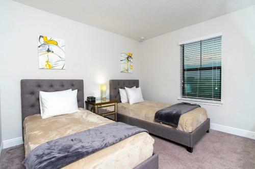Stunning 4 Bd Single Family W/ Pool 175