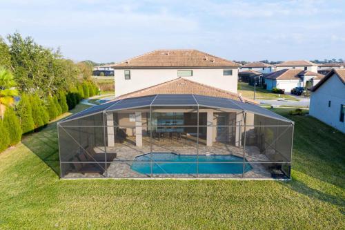 Stunning 4 Bd Single Family W/ Pool 175