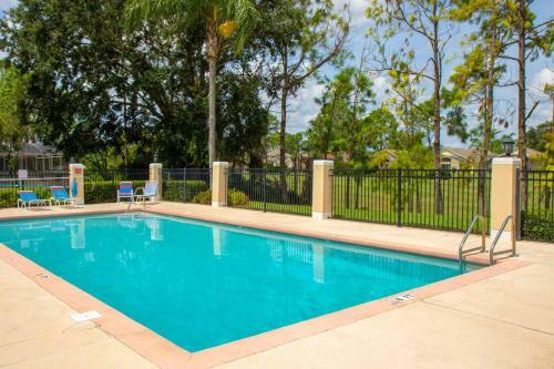 Sandra's Oasis Vacation Home