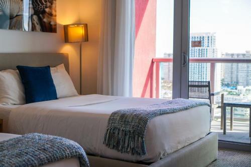 Beachwalk 2105b Independent Superior Room