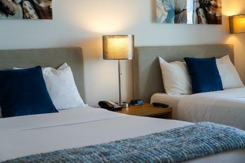 Beachwalk 2105b Independent Superior Room