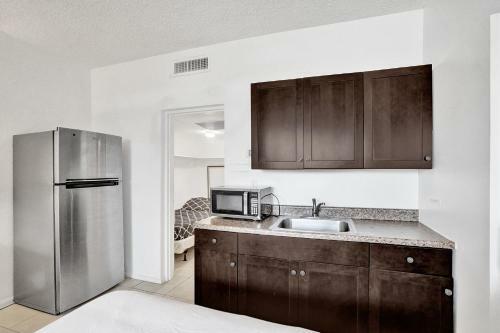 Beautiful Cozy Studio Apartment Walk From The Ocean!