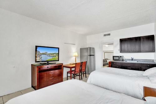 Beautiful Cozy Studio Apartment Walk From The Ocean!