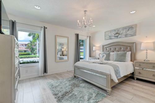 Waterfront Estate -5 Br W/pool- 5 Min To Beach