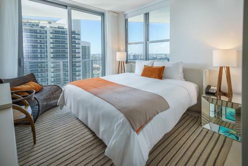 Beach Front Premium Two Bedroom Apartment 10th Fl Great Views!